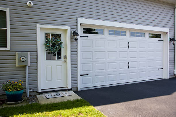 24/7 Emergency Garage Door Panel Replacement experts in Okauchee Lake, WI